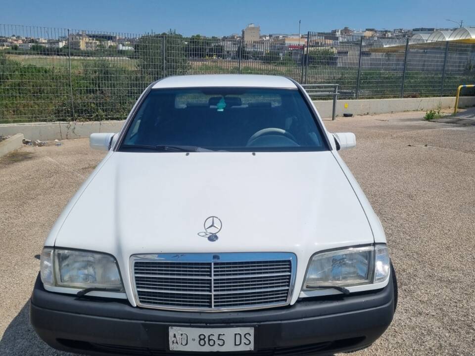Bild 1/4 von Mercedes-Benz C 180 (1994)