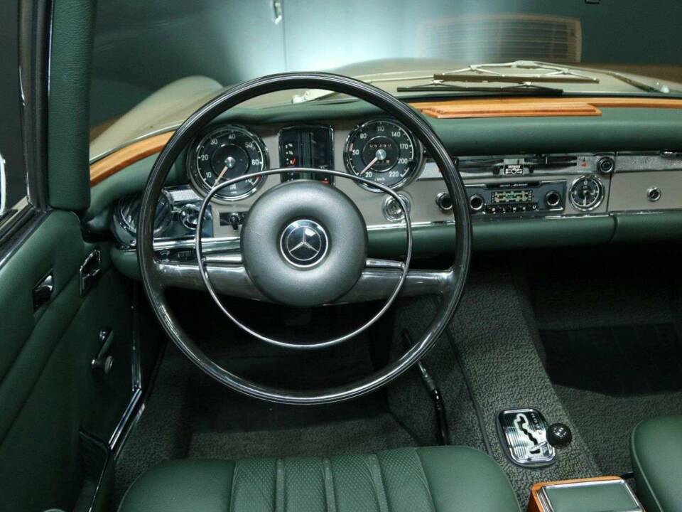 Image 16/50 de Mercedes-Benz 280 SL (1970)