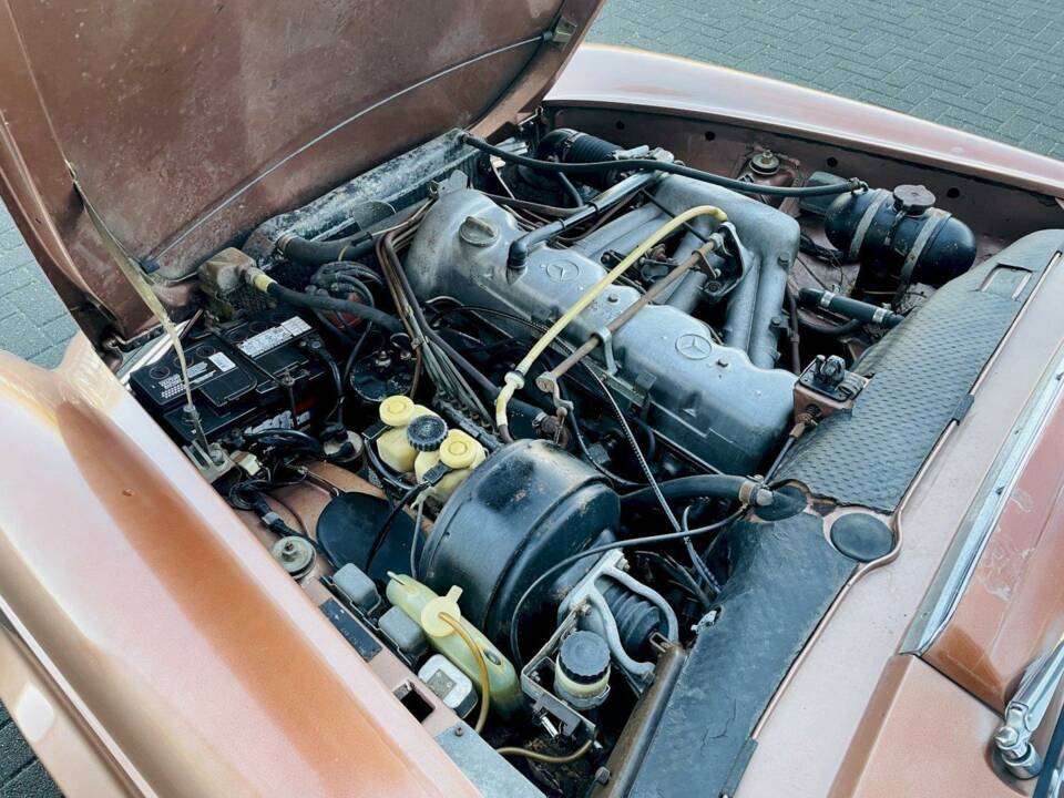 Image 25/36 de Mercedes-Benz 280 SL (1970)