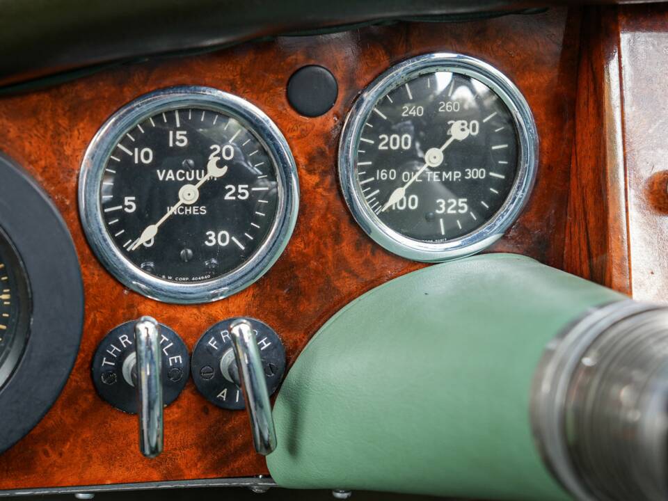 Image 13/50 of Jaguar XK 120 DHC (1953)