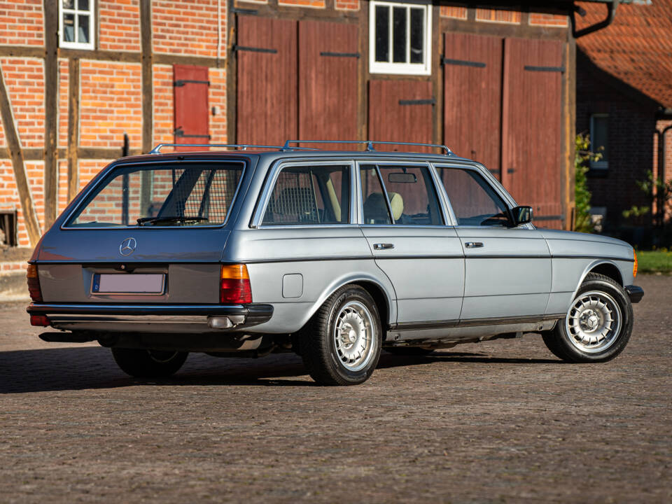 Image 14/42 of Mercedes-Benz 280 TE (1983)