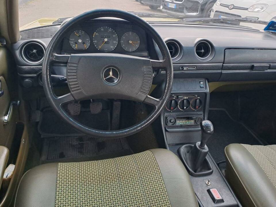 Bild 6/49 von Mercedes-Benz 200 (1979)