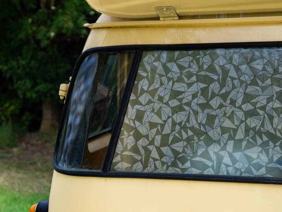 Image 33/50 of Bedford CA Dormobile (1961)