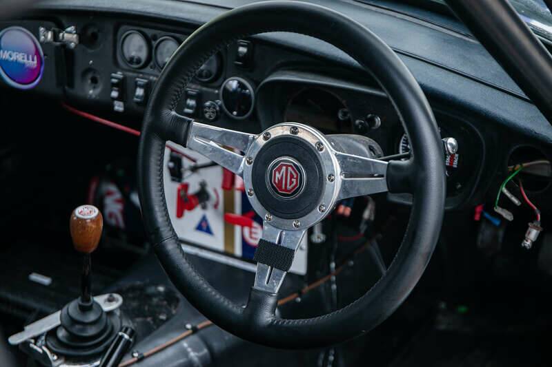 Image 11/42 of MG MGB GT (1972)