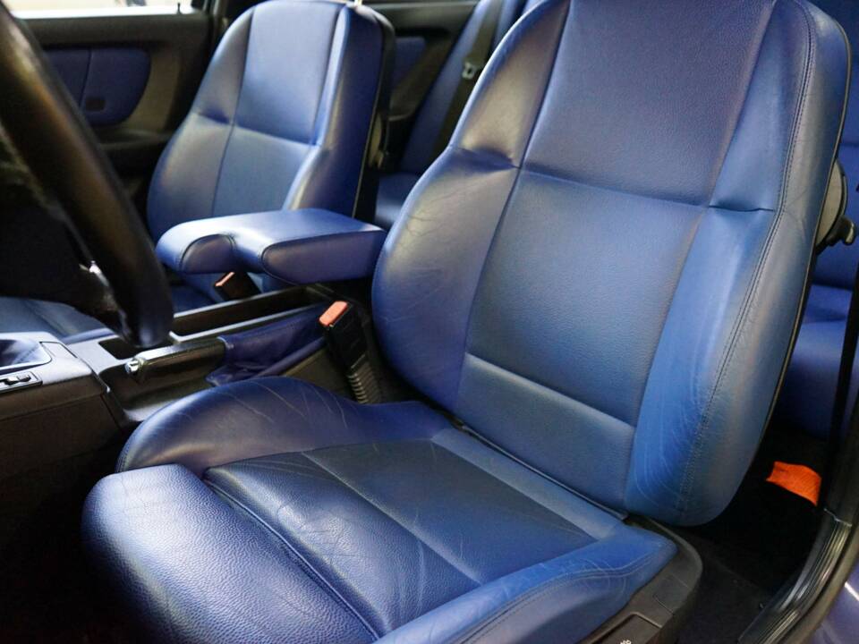 Image 28/33 of BMW 323ti Compact (1999)