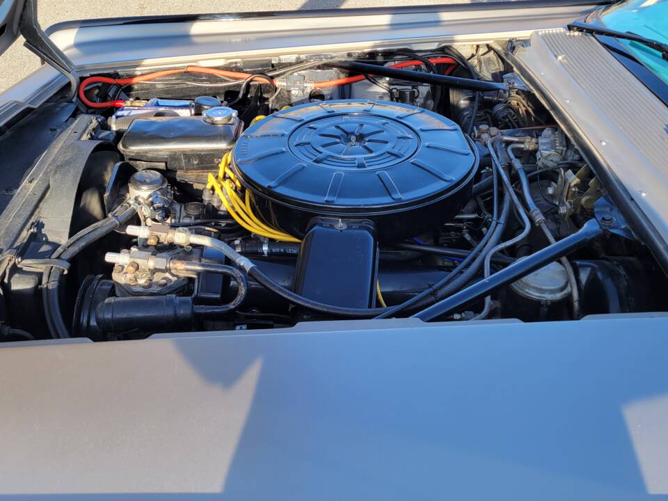 Image 15/18 of Lincoln Continental Sedan (1965)