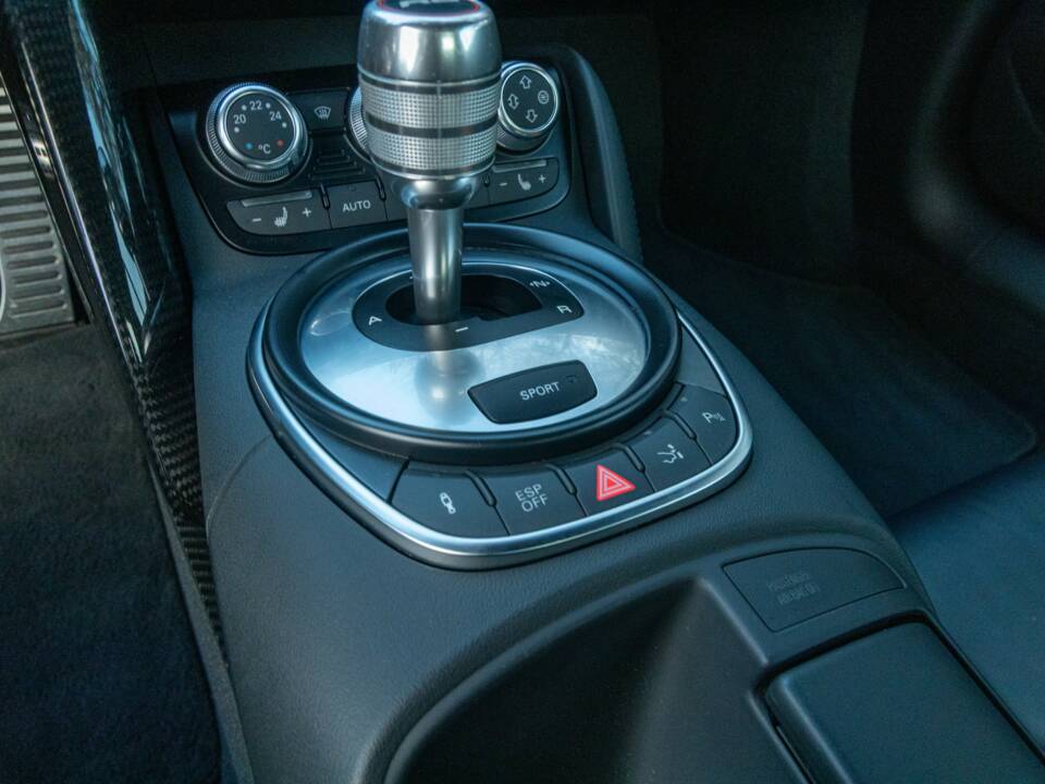 Image 34/50 de Audi R8 V10 (2011)
