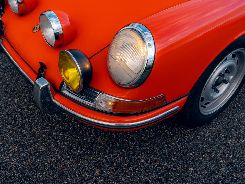 Image 37/63 of Porsche 911 R (1967)