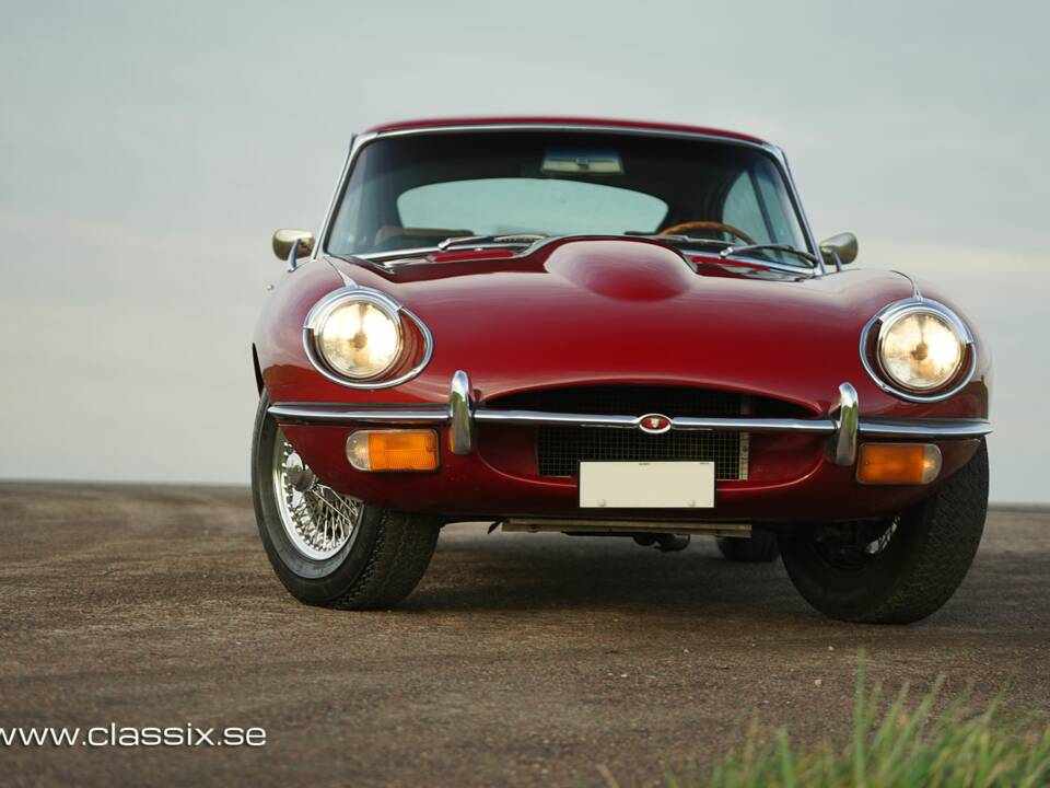 Image 2/17 of Jaguar E-Type (1970)