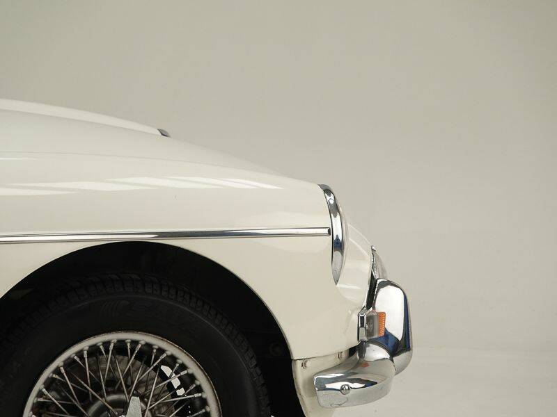 Image 11/15 of MG MGB (1964)