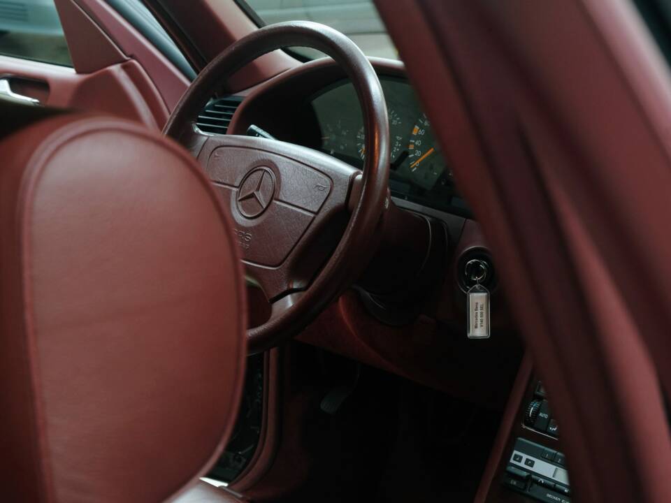 Bild 40/50 von Mercedes-Benz 500 SEL (1992)