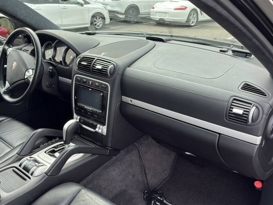 Image 19/50 of Porsche Cayenne Turbo (2007)