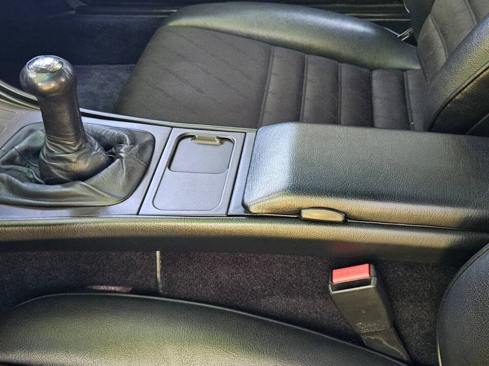 Bild 23/41 von Porsche 944 Turbo (1989)