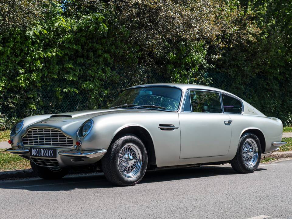 Immagine 1/27 di Aston Martin DB 6 Mk II (1971)