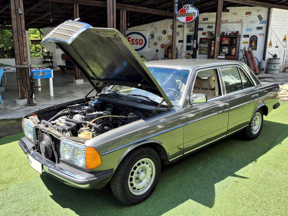 Image 58/71 of Mercedes-Benz 240 D (1980)