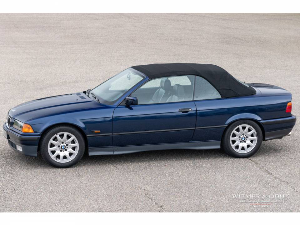 Image 1/29 de BMW 325i (1993)