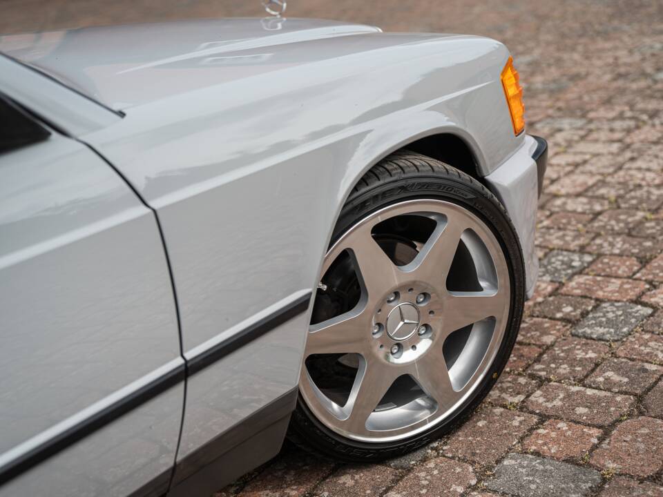 Bild 2/62 von Mercedes-Benz 190 E (1983)