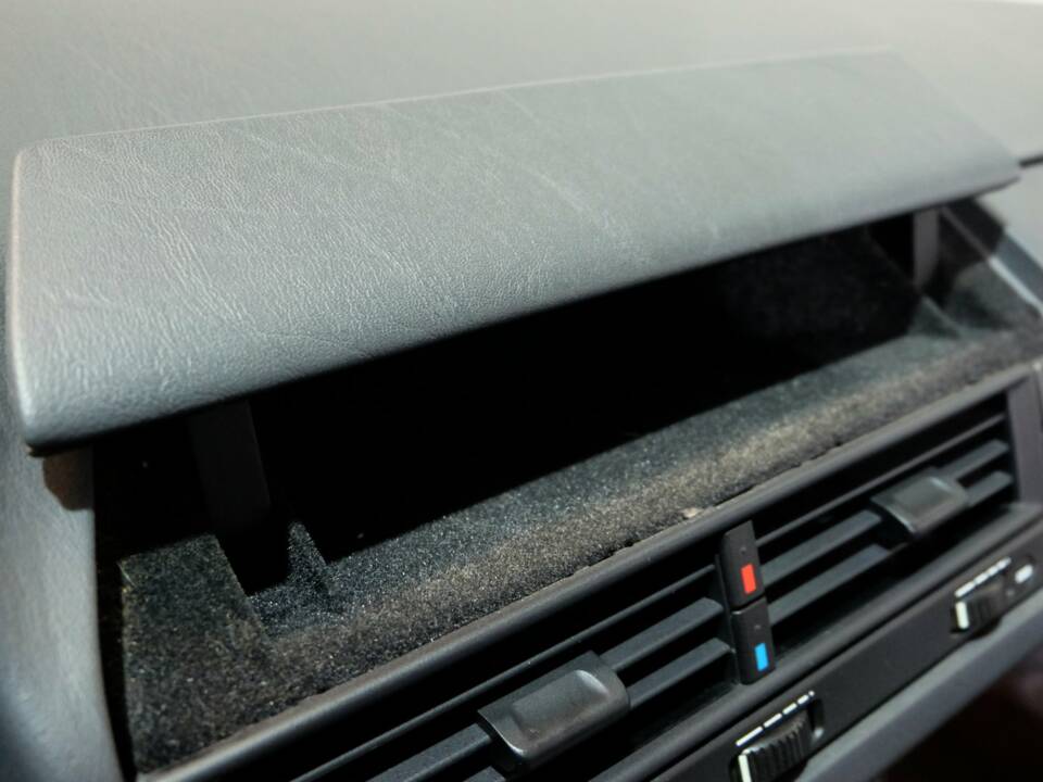 Image 15/34 of Mercedes-Benz 500 SL (1991)