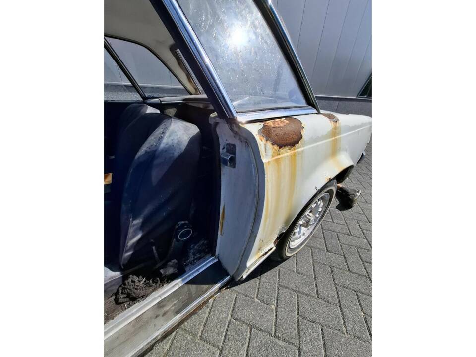 Image 33/50 de Mercedes-Benz 250 SL (1967)