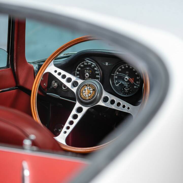 Image 39/50 of Jaguar E-Type 4.2 (1965)