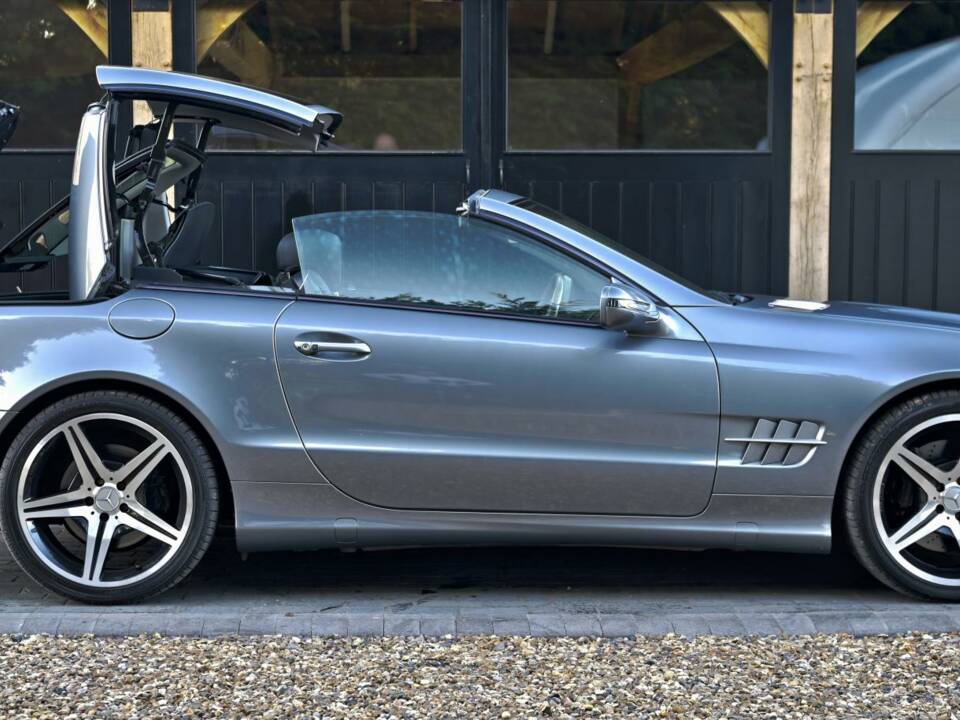 Image 14/50 of Mercedes-Benz SL 500 (2008)
