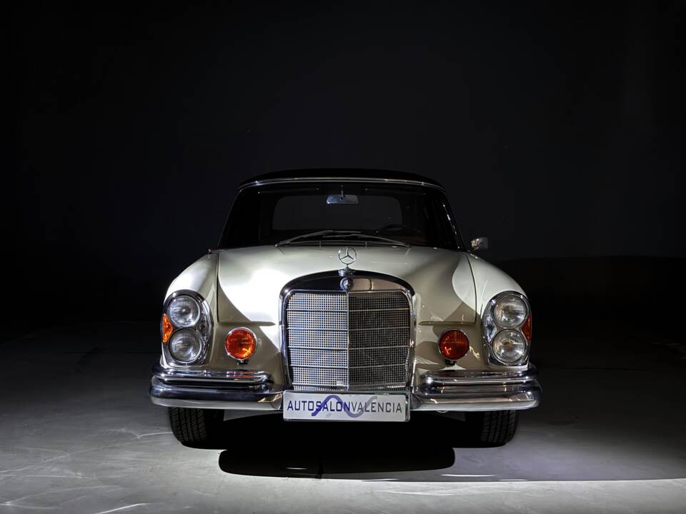 Afbeelding 11/36 van Mercedes-Benz 250 SE (1966)
