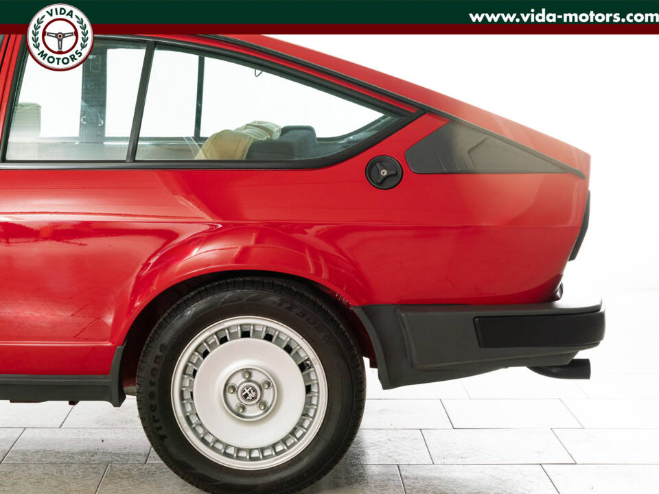 Immagine 9/32 di Alfa Romeo GTV 6 2.5 (1981)