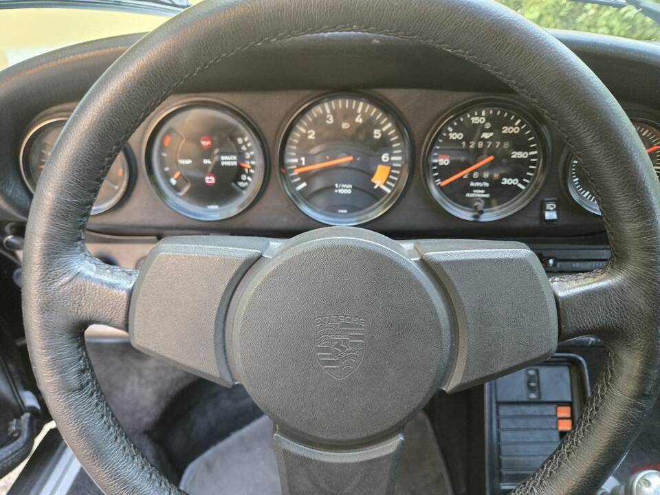 Afbeelding 17/34 van Porsche 911 Carrera 3.2 (1984)