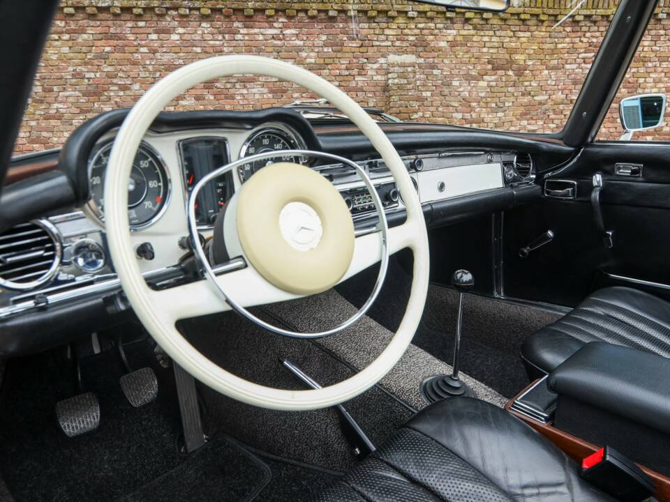 Image 3/50 de Mercedes-Benz 280 SL (1971)