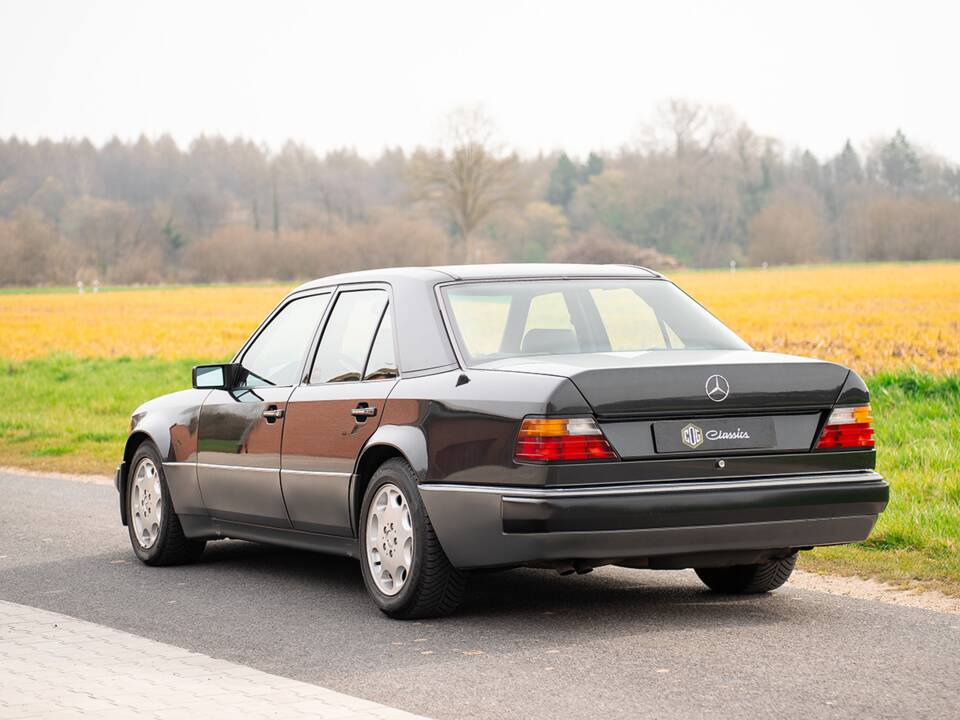 Bild 6/61 von Mercedes-Benz 500 E (1992)