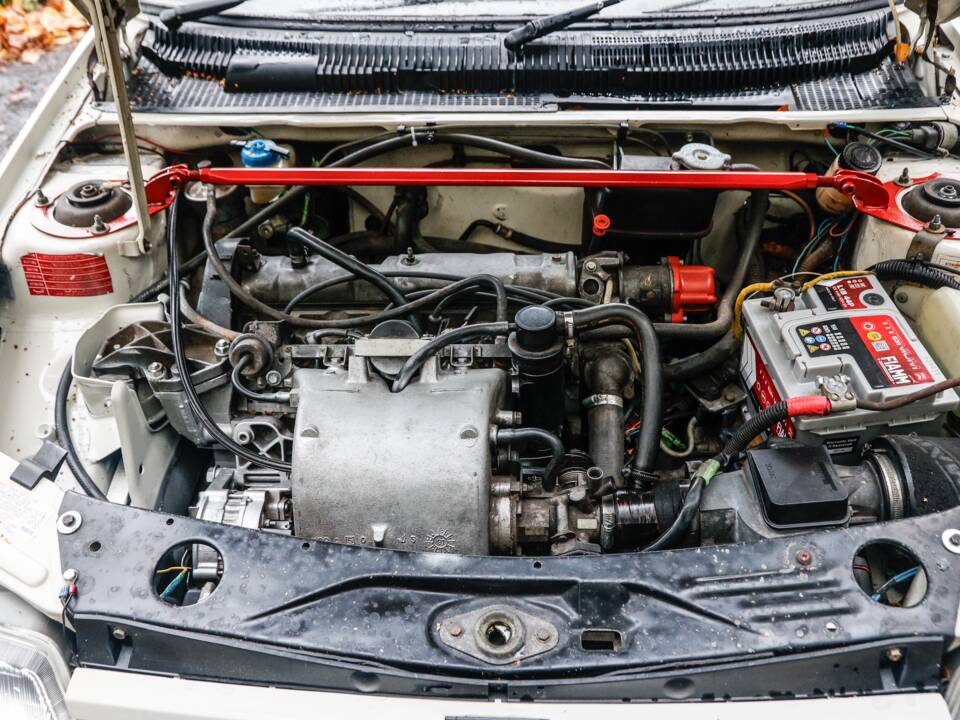 Imagen 14/44 de Peugeot 205 GTi 1.9 (1987)