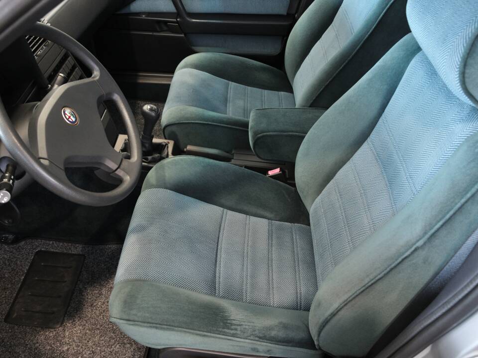 Bild 24/41 von Alfa Romeo 164 2.0 (1990)