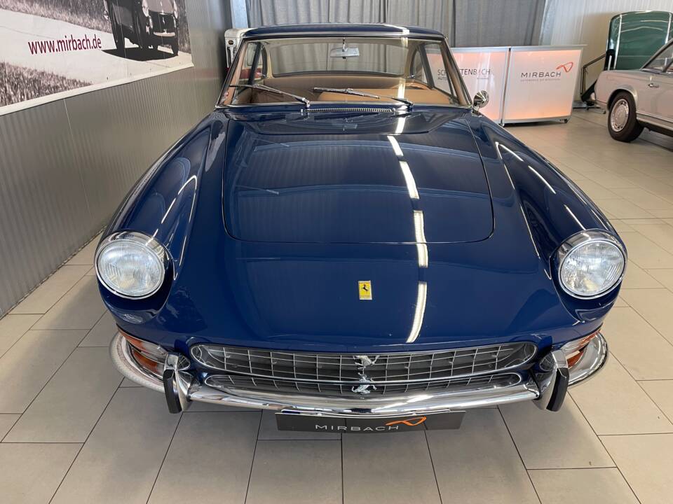 Image 5/20 of Ferrari 330 GT 2+2 (1967)