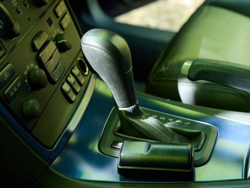 Image 44/50 of Volvo V 70 2.4 (2006)