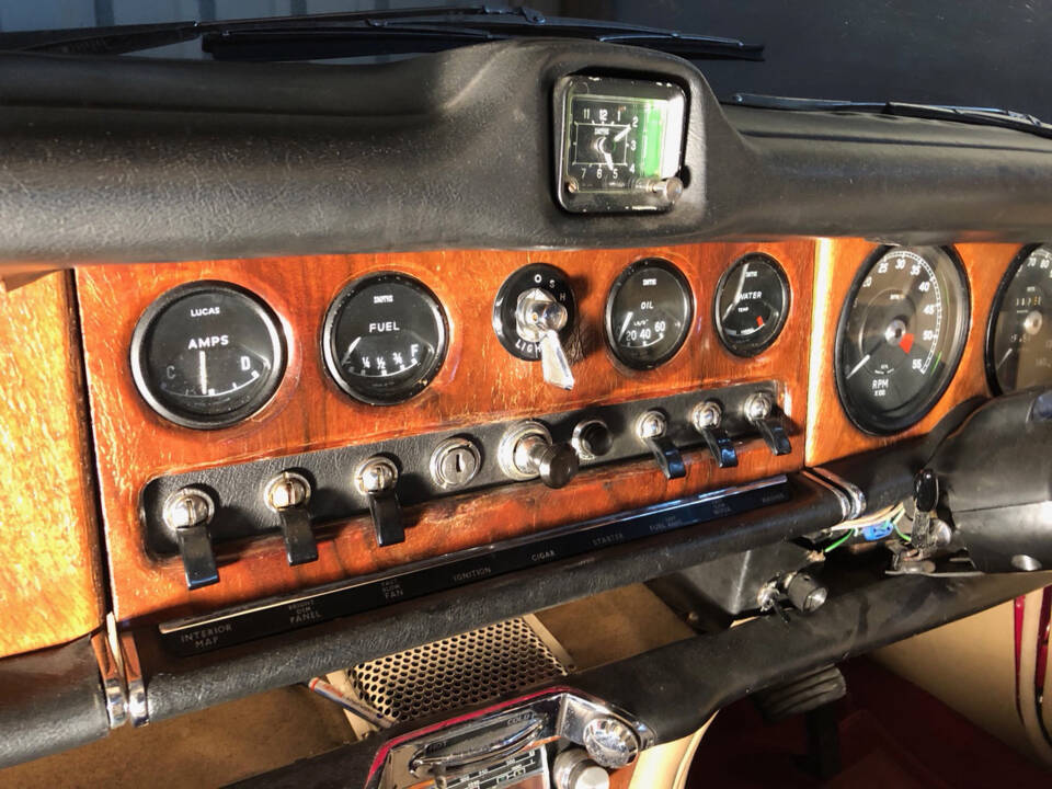 Image 12/22 of Daimler Sovereign 4.2 (1969)
