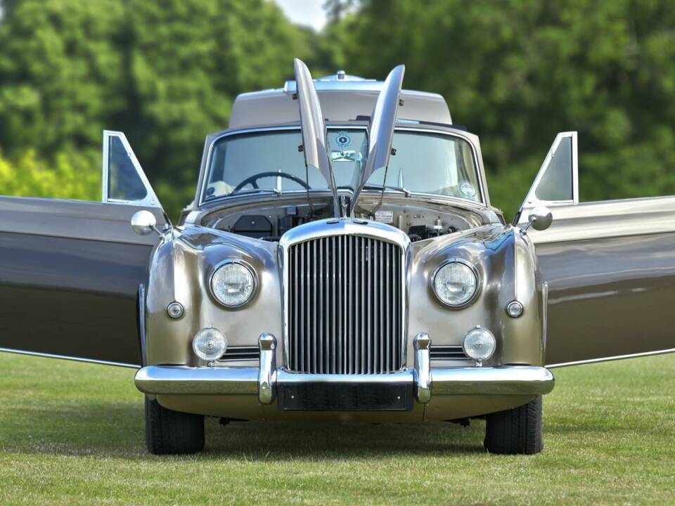 Image 23/50 of Bentley S 1 Continental DHC (1958)