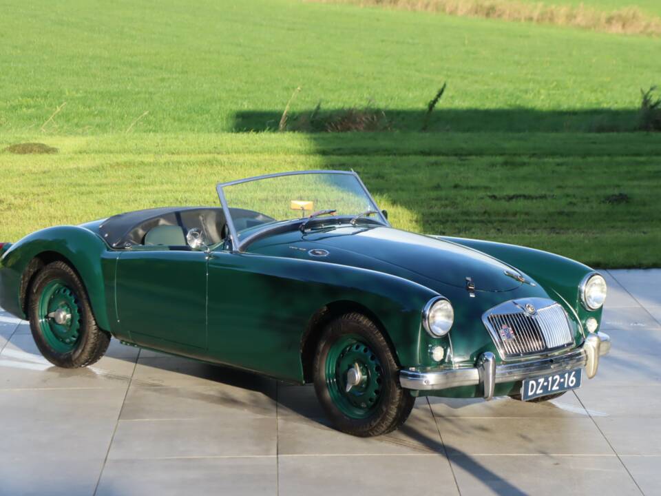 Image 26/50 of MG MGA Twin Cam (1959)