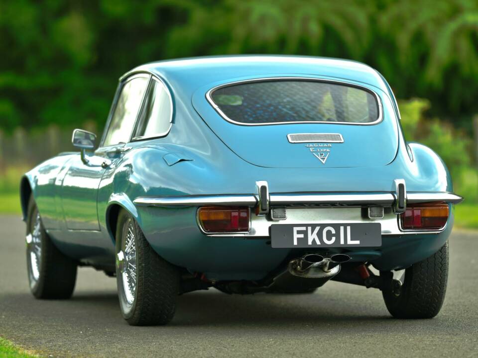 Image 12/50 de Jaguar E-Type V12 (2+2) (1972)