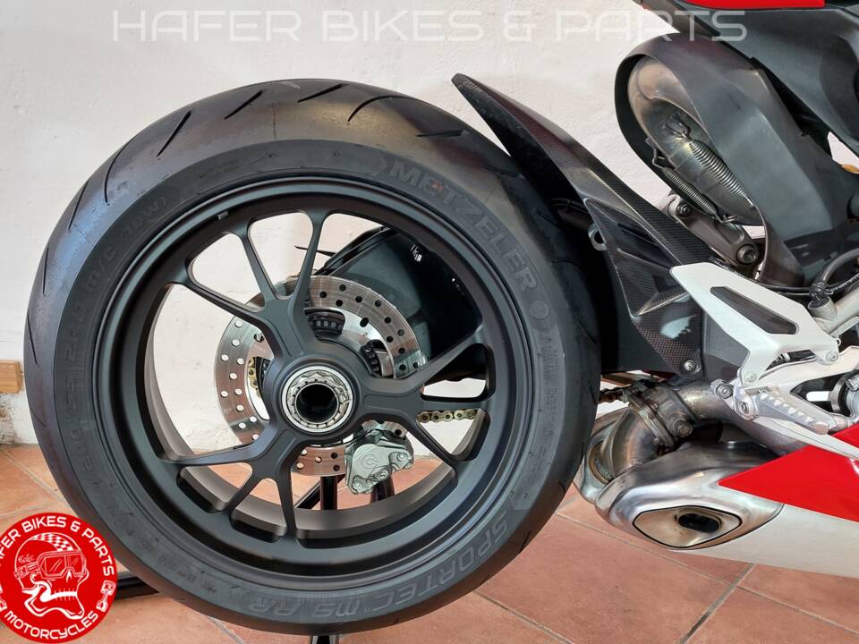 Image 22/30 of Ducati DUMMY (2012)