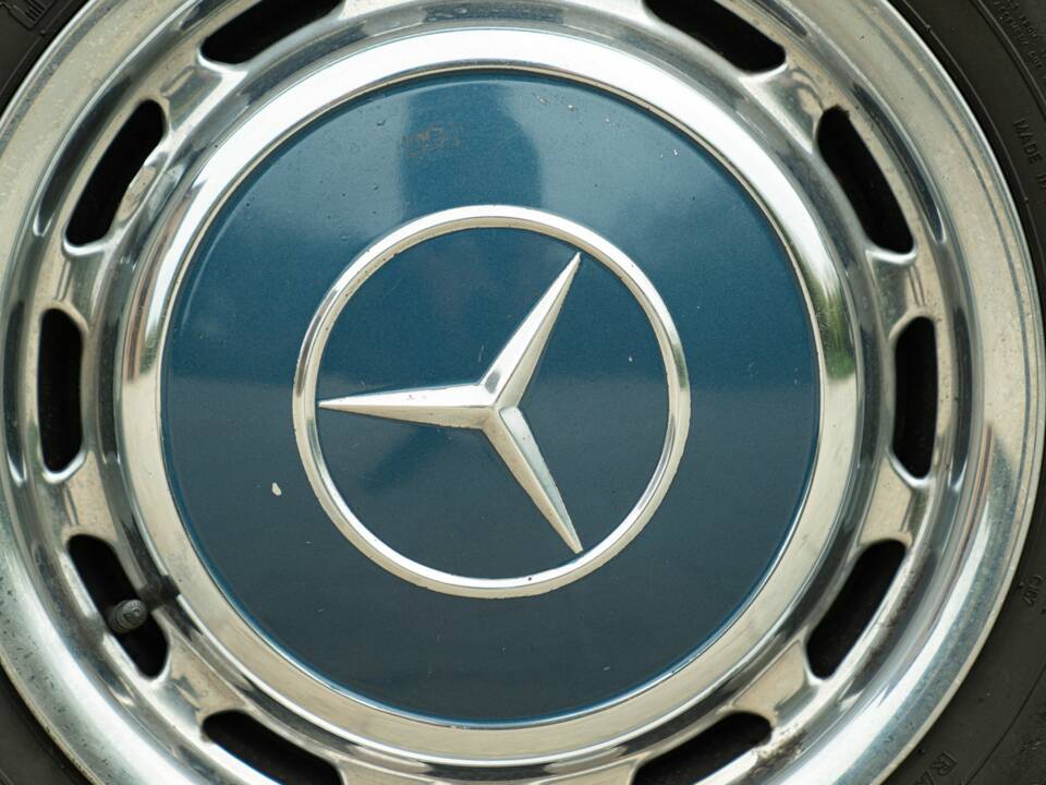 Image 21/50 of Mercedes-Benz 300 SEL 3.5 (1973)