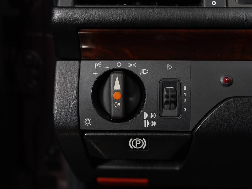 Bild 32/38 von Mercedes-Benz 500 E (1992)