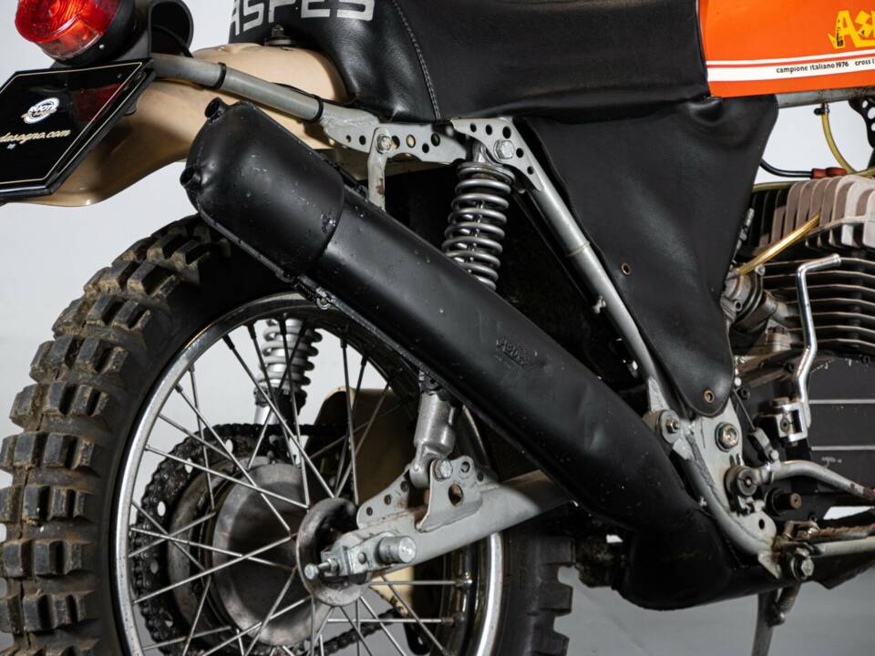 Image 22/50 of Aspes DUMMY (1983)