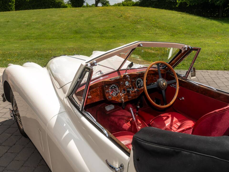 Image 42/58 of Jaguar XK 140 SE DHC (1955)