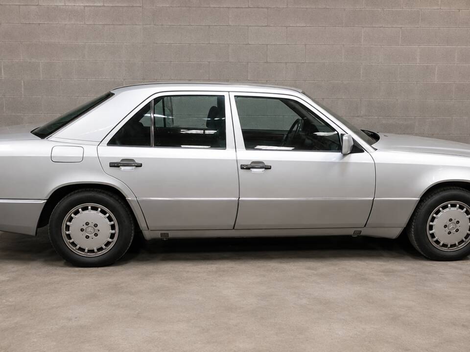 Immagine 2/4 di Mercedes-Benz 300 D (1991)
