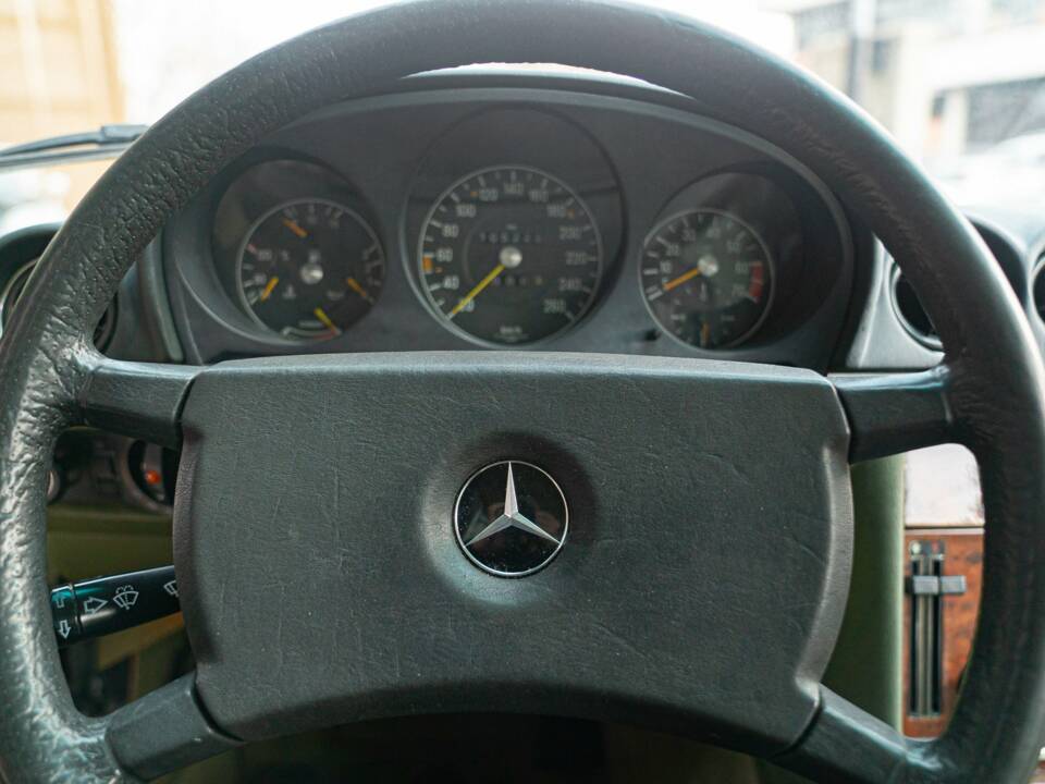 Image 27/50 of Mercedes-Benz 500 SEC (1984)