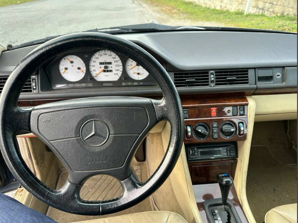 Bild 4/5 von Mercedes-Benz 300 CE-24 (1993)