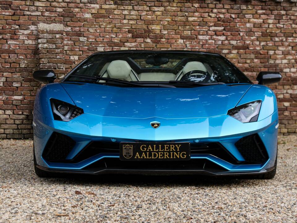 Image 7/50 of Lamborghini Aventador S (2018)