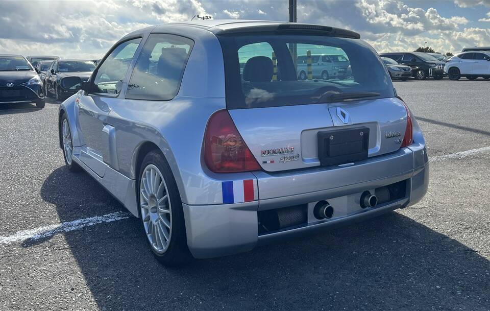 Image 6/55 of Renault Clio II V6 (2002)