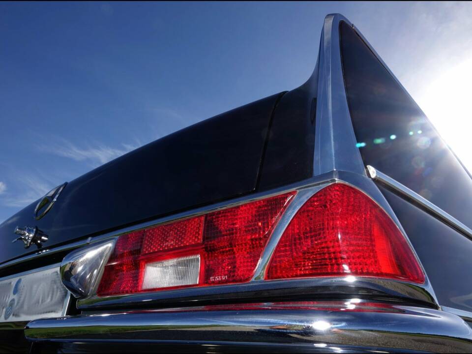 Image 4/20 of Mercedes-Benz 300 SE (1962)