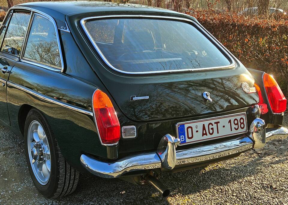 Image 6/8 of MG MGB GT (1976)